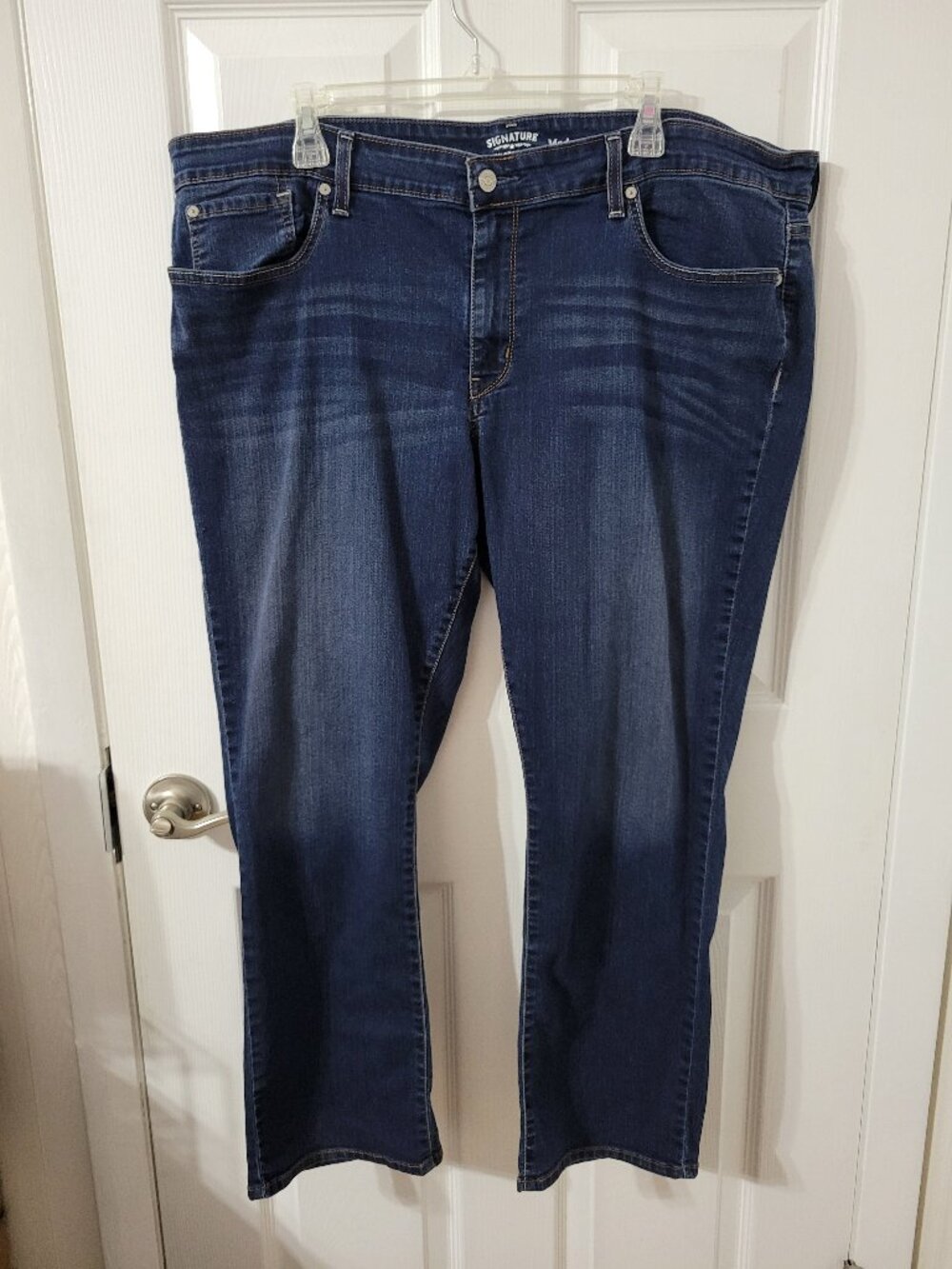 Signature by Levi Strauss Mid Rise Modern Straight Jeans 24W